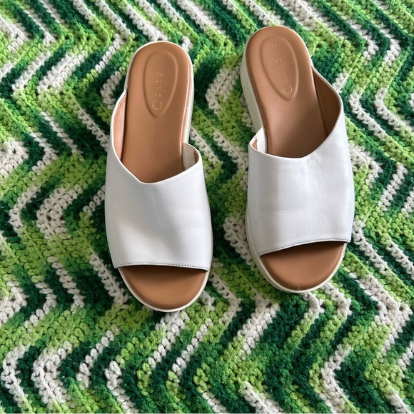 White slides size 7 - Picture 2 of 5